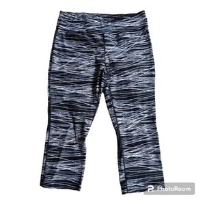 Calvin Kline, size XL, Black and White Stripped Capri Workout Leggings.